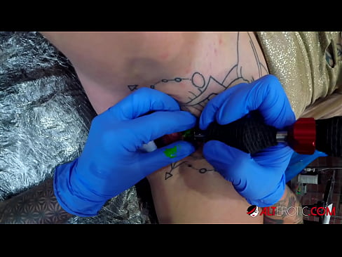 ❤️ tattooed ທີ່ສຸດ Hottie Sully Savage ໄດ້ຮັບ tattoo ສຸດ clitoris ຂອງນາງ ມີເພດສຳພັນ ທີ່ lo.91sexy.top